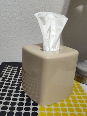 ♨️3/$10 Bed Bath & Beyond Square Facial Tissue Holder, Beige